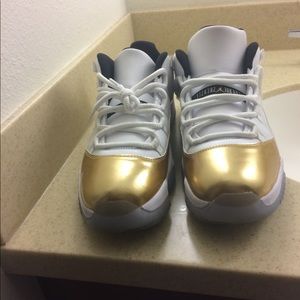Air Jordan 11 Retro Low "Closing Ceremony